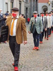 Biella. "Uomini in scarpe rosse", il flash mob di "Teatrando" contro la violenza sulle donne - BI.T Quotidiano | Notizie dal Biellese