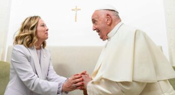 Giorgia Meloni incontra Papa Francesco ricoverato in ospedale: le parole della premier